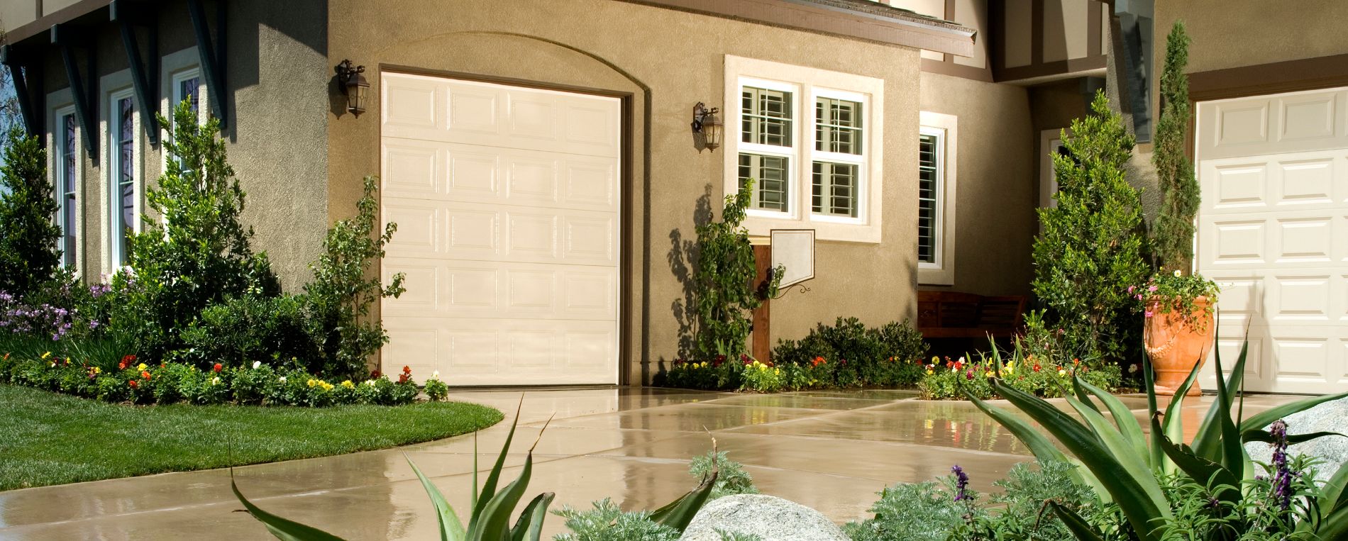 A view to a garage door of a cozy suburban house